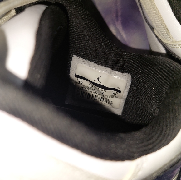 Jordan 11 Low Iridescent 1Y - Picture 8 of 9